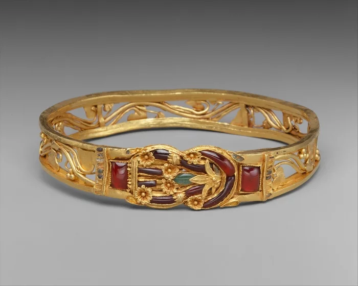 Greek bracelet with a Hercules knot, II-III centuries. BCGold, garnets, emeralds - Gold, A bracelet, Ancient Greece, Jewelcrafting, Antiquity