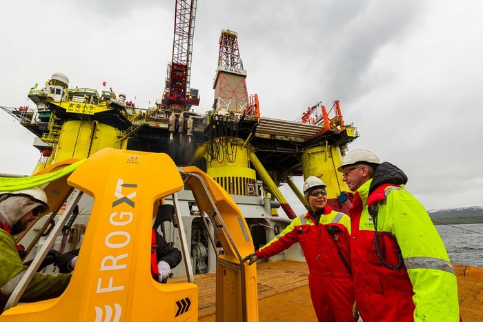 Две китайские буровые готовятся к бурению в водах российской Арктики