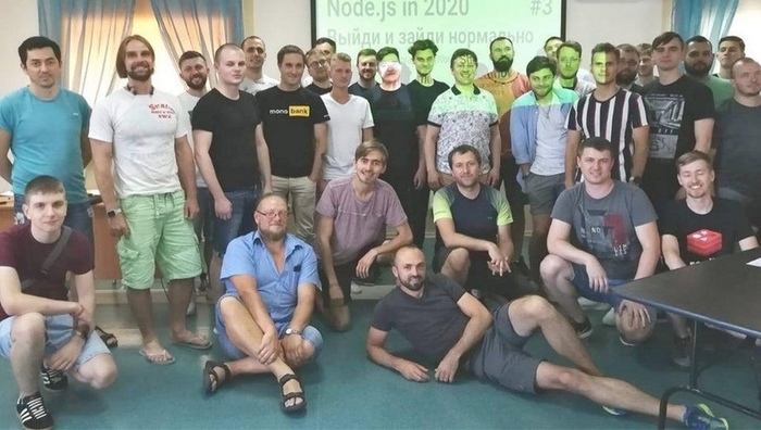 Мама: Почему ты до сих пор не можешь найти себе девушку в университете? Мой курс в университете: