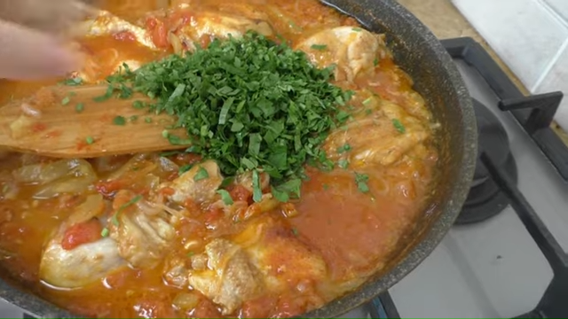 Hungarian dinner / The most delicious chicken in sauce - My, Cooking, Hungarian cuisine, Other cuisine, Recipe, Food, Yummy, Video, Longpost, Video recipe, Chicken recipes