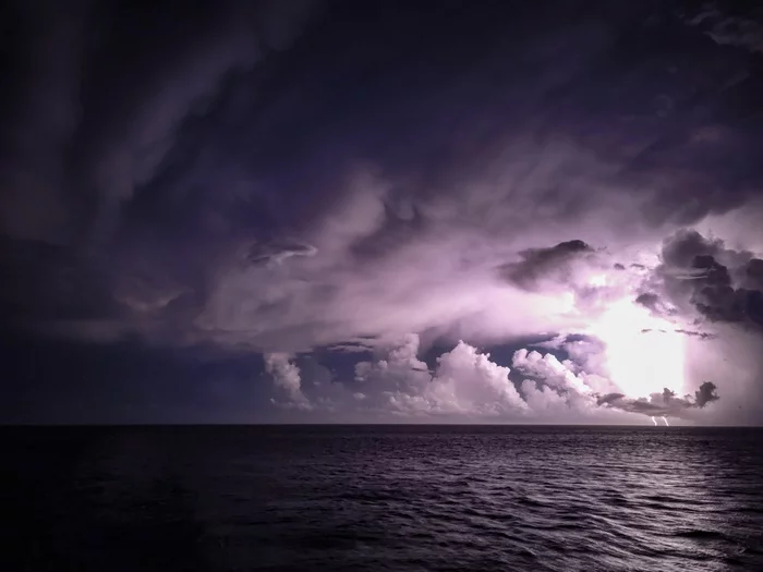 Night thunderstorm at sea - My, Sea, Thunderstorm, Zarnitsa, Night, Mobile photography