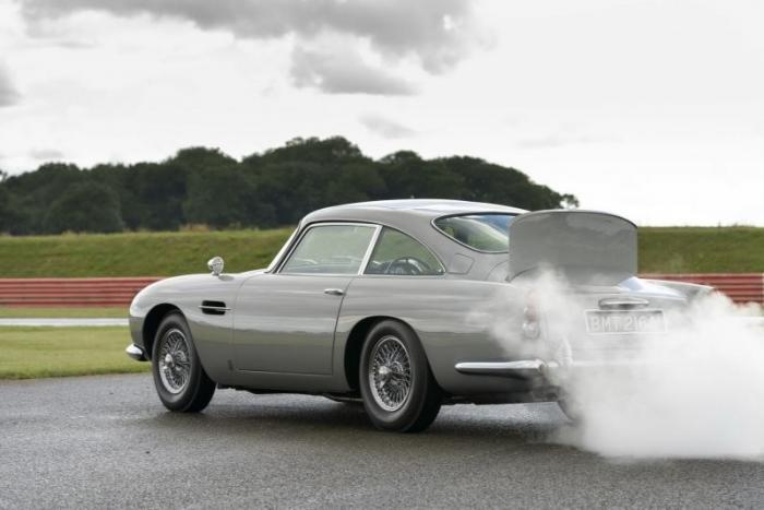 Aston Martin has released a spy version of the DB5 - Aston martin, Retro, Retro car, James Bond, Motorists, Replica, Longpost