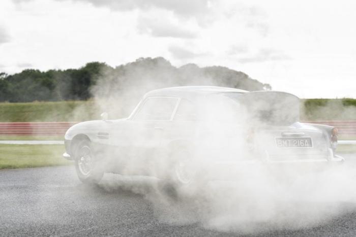 Aston Martin has released a spy version of the DB5 - Aston martin, Retro, Retro car, James Bond, Motorists, Replica, Longpost