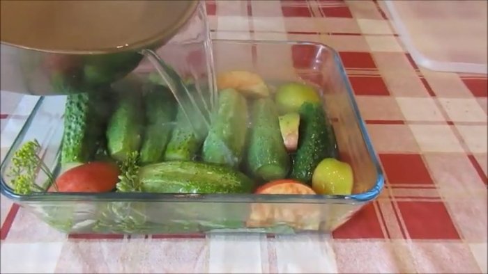 Lightly salted cucumbers with apple - My, Cooking, Lightly salted cucumbers, Video recipe, Video, Recipe