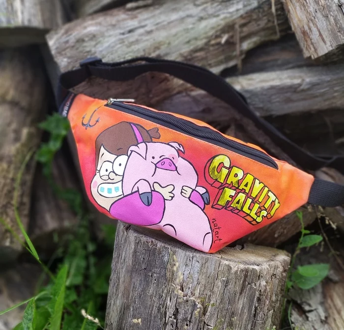 Mabel and Waddles on a fanny pack. Hand painted Gravity Falls - My, Gravity falls, Handmade, Painting on fabric, Сумка, With your own hands, Mabel pines, Painting, Puffy (Gravity Falls)