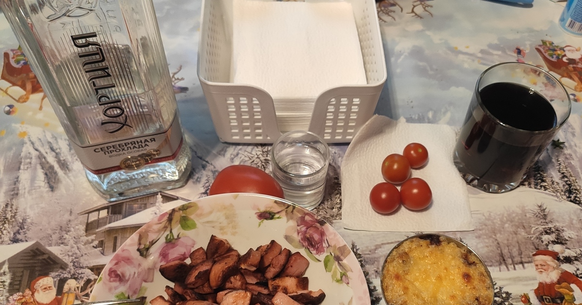 Завтрак в субботу. Обед. Субботний обед. Питание в армии. Завтрак в кафе.