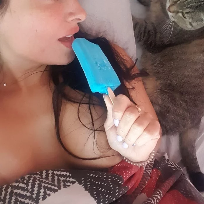 Hi all - NSFW, My, Homemade, Beautiful girl, Ice cream, cat