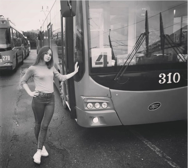 Почему троллейбусы и трамваи водят в основном женщины? | Владимирский тяжеловоз | Дзен