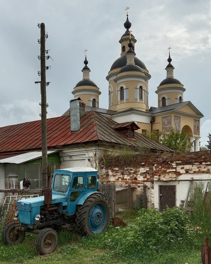 Деревенский антураж - Моё, Трактор, Деревня, Монастырь, Длиннопост, Фотография