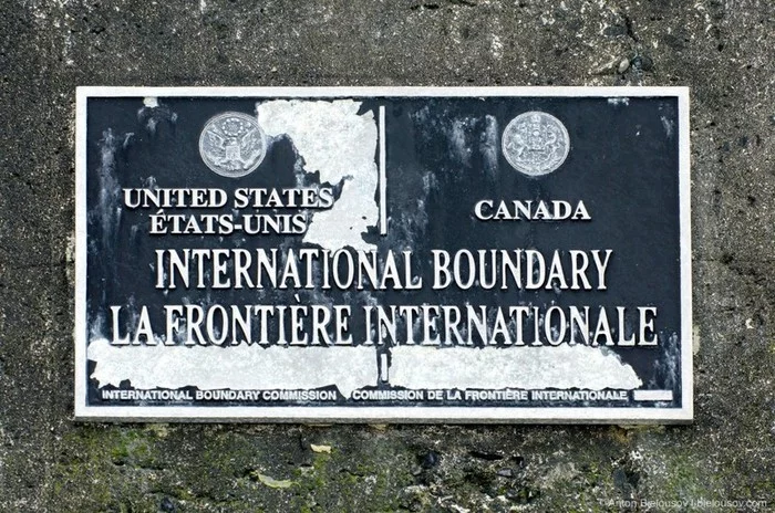 The Canada-US border is the longest international border in the world. - The border, Canada, USA, Longpost, Article, Interesting