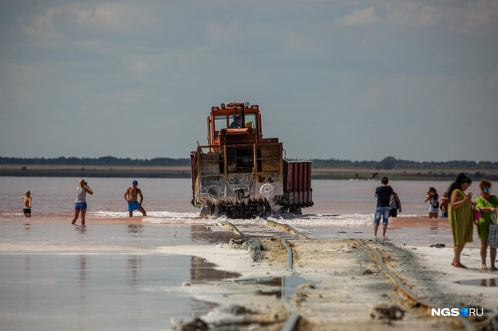 Как на Марсе: репортаж с озера Бурсоль — одного из самых красивых мест в Сибири, где по воде ходит чудо-поезд Сибирь, Алтай, Алтайский край, Степь, Озеро, Соль, Соленое озеро, Видео, Длиннопост, Позитив
