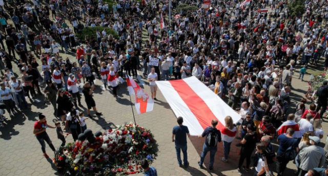 Why is a white-red-white flag used at protests in Belarus? - Belarusians, Protests in Belarus, Flag, Politics, Republic of Belarus