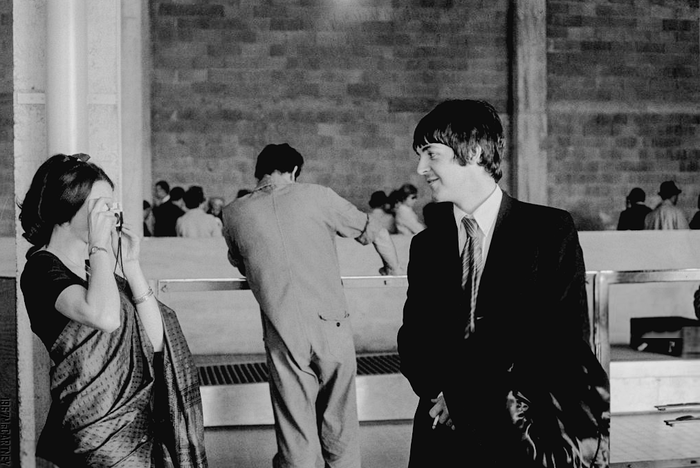 Загранпаспорт? Это - я! The Beatles, Пол Маккартни, 1967, 60-е, Съемки, Франция, Паспорт, Черно-белое фото, Видео
