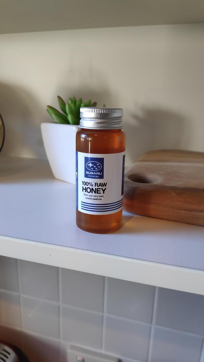 Honey from Subaru, which they receive directly on the roof of one of the dealerships in Australia - The photo, Food, Honey, Subaru, Auto, Auto center, Australia, Reddit