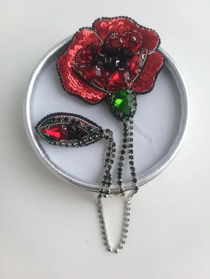 Poppy, handmade brooch - My, Poppy, Brooch, Flowers, Needlework without process, Handmade, Beads, Longpost