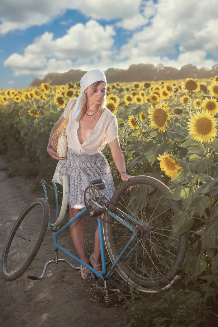 Cyclist - NSFW, My, Beautiful girl, Professional shooting, A bike, Sunflower, Longpost