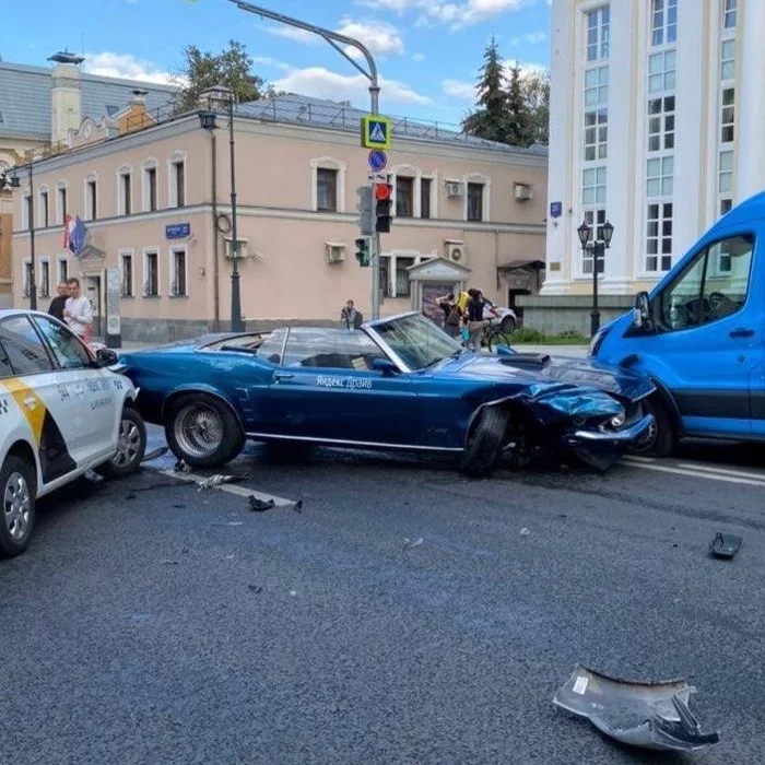 Yandex's Mustang didn't last long - Car sharing, Yandex Drive, Road accident, Mustang
