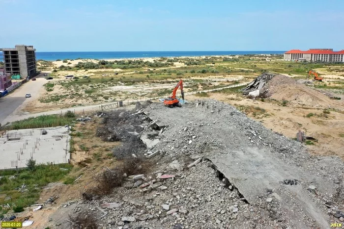 Bailiffs completed the first demolition of illegal high-rise buildings on Blagoveshchenskaya Spit - My, Anapa, Longpost, Dismantling