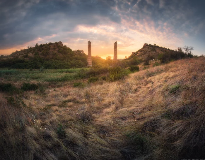 In the turbulent flow of grass) - My, The photo, Landscape, Sunset, Ruin, Grass, Open spaces, Atmosphere, Color