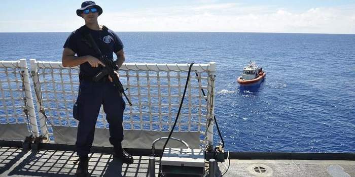 “Jaws” 2020: US Coast Guard fights off a shark - Animals, Fleet, news, Incident, USA, Shark, Longpost