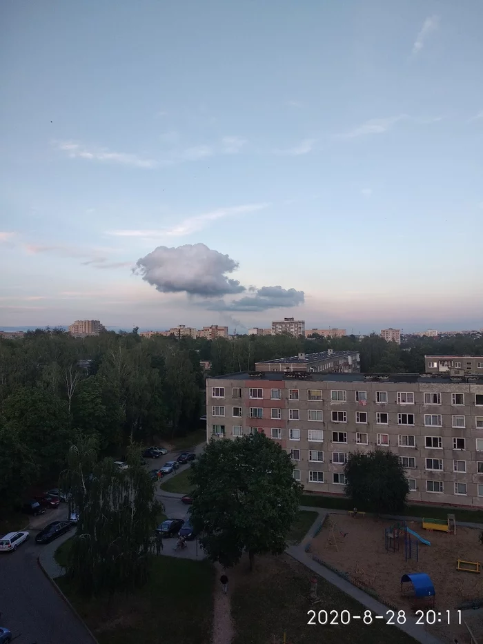 В чистом небе, грозовое облачко в чистом небе грозовое облачко причем погода теплая и ветра такового нет, - Облака, Небо, Странности, Тучи, Длиннопост