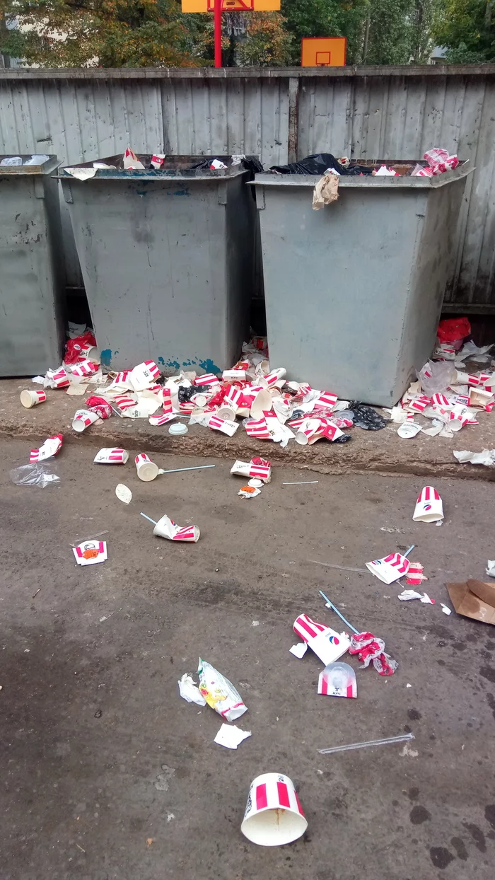 KFC is littering the city - My, KFC, Ecology, Garbage, Longpost