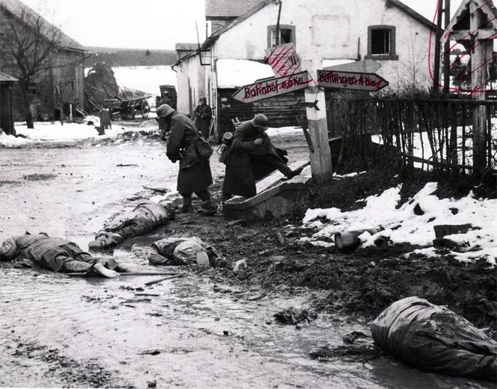 Наступающим стало не в чем наступать - История, Историческое фото