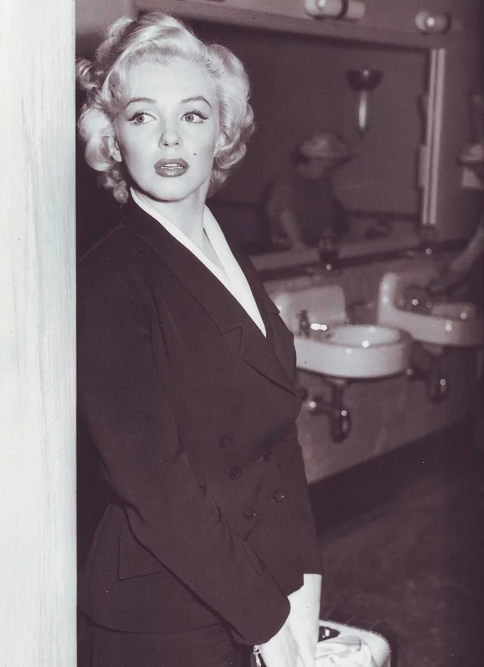 Film Niagara 1953 (XIII) Gorgeous Marilyn - 170 - Marilyn Monroe, Beautiful girl, Celebrities, Blonde, Actors and actresses, Cinema, Photos from filming, The photo, , Black and white photo, Hollywood, USA, 1952, 1953, Movie history, 20th century, Longpost, Movies
