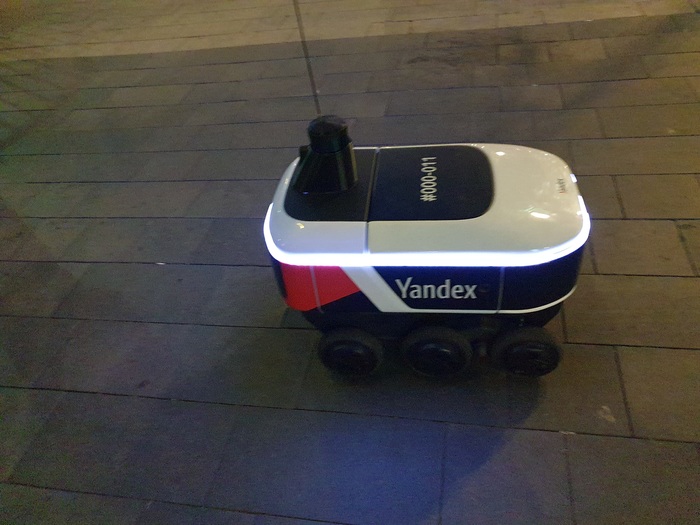 Будущее тут встретил Робот, Москва, Яндекс, Яндекс Ровер, Доставка, Видео, Длиннопост, Робот-курьер