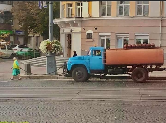 ЗИЛ на прогулке