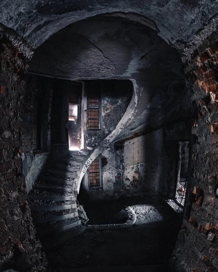 Spiral staircase in Volynsky Lane in Vyborg - Caracole, Vyborg, Curls, Abandoned, Longpost