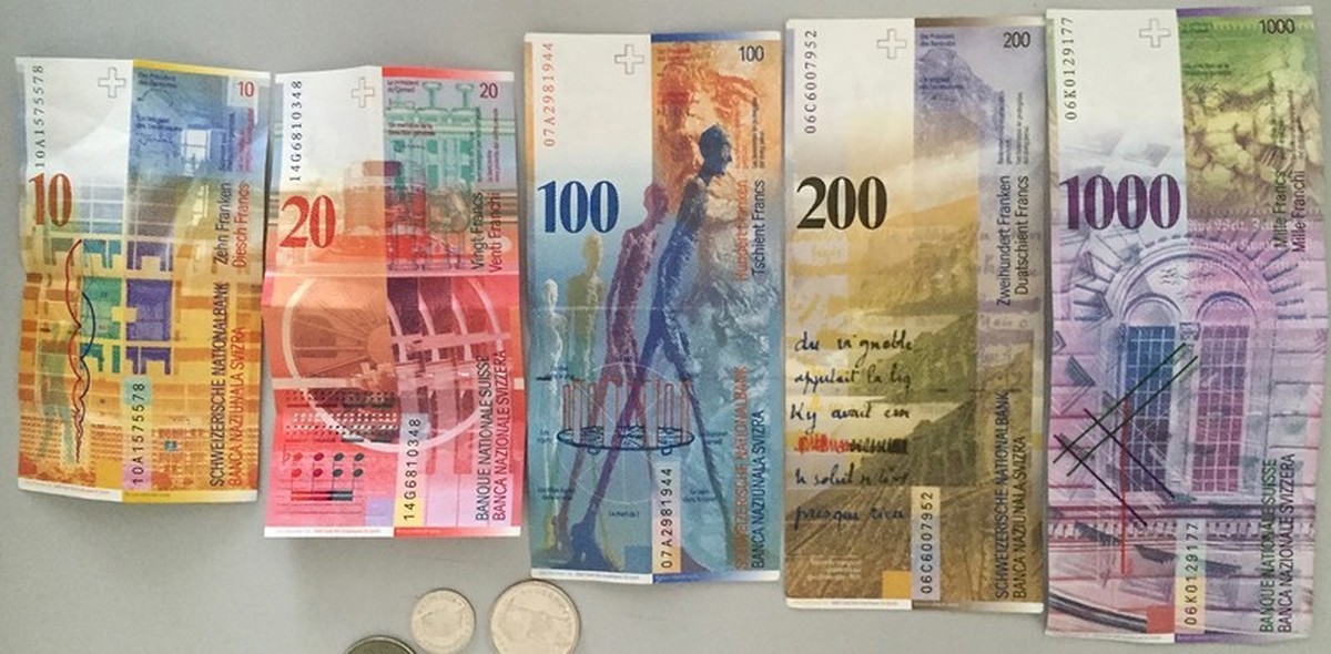 Швейцарские франки в рубли. Швейцарский Франк купюры. 1000 Швейцарских франков. Швейцарский Франк фото. Швейцарские франки 8.