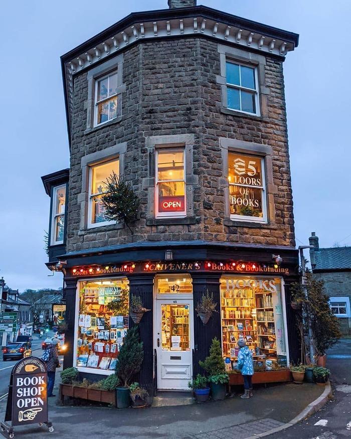 Atmospheric British bookstore - The photo, Great Britain, Book store, Building, Atmospheric, beauty