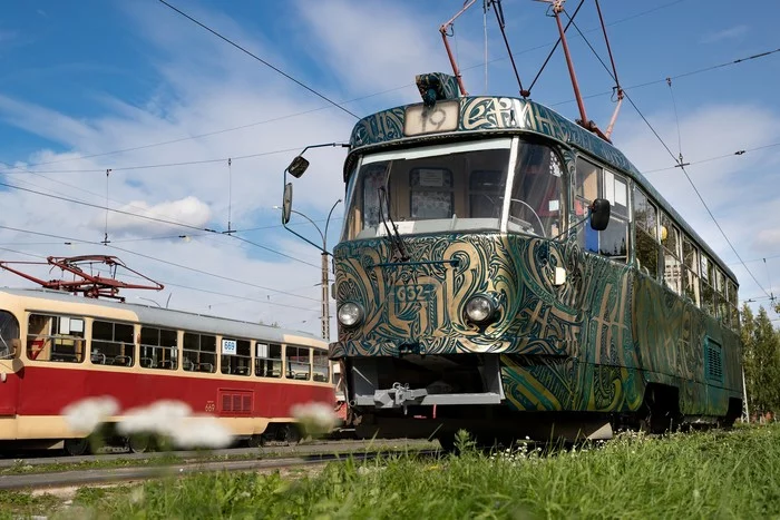 Calligraphic tram. As part of the XI street art festival STENOGRAFFIA - Yekaterinburg, Street artists, The festival, Calligraphy, Street art, Tram, Modern Art, Longpost
