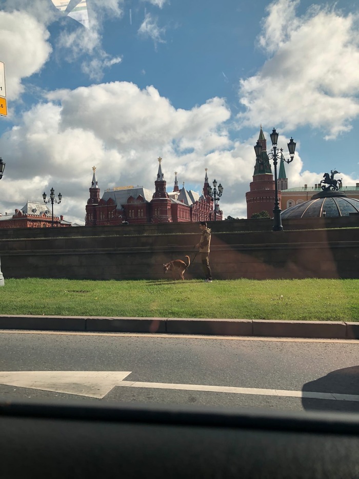 Еду я значит мимо Кремля...