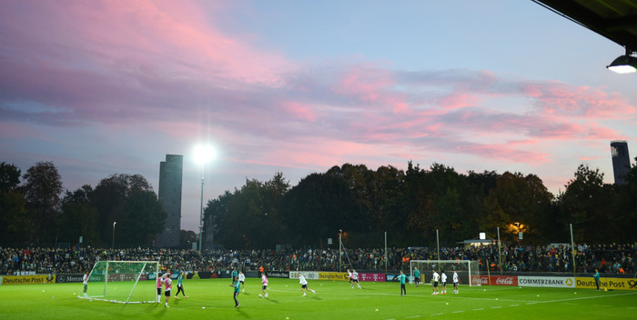 Социальная дистанция... на футбольном поле