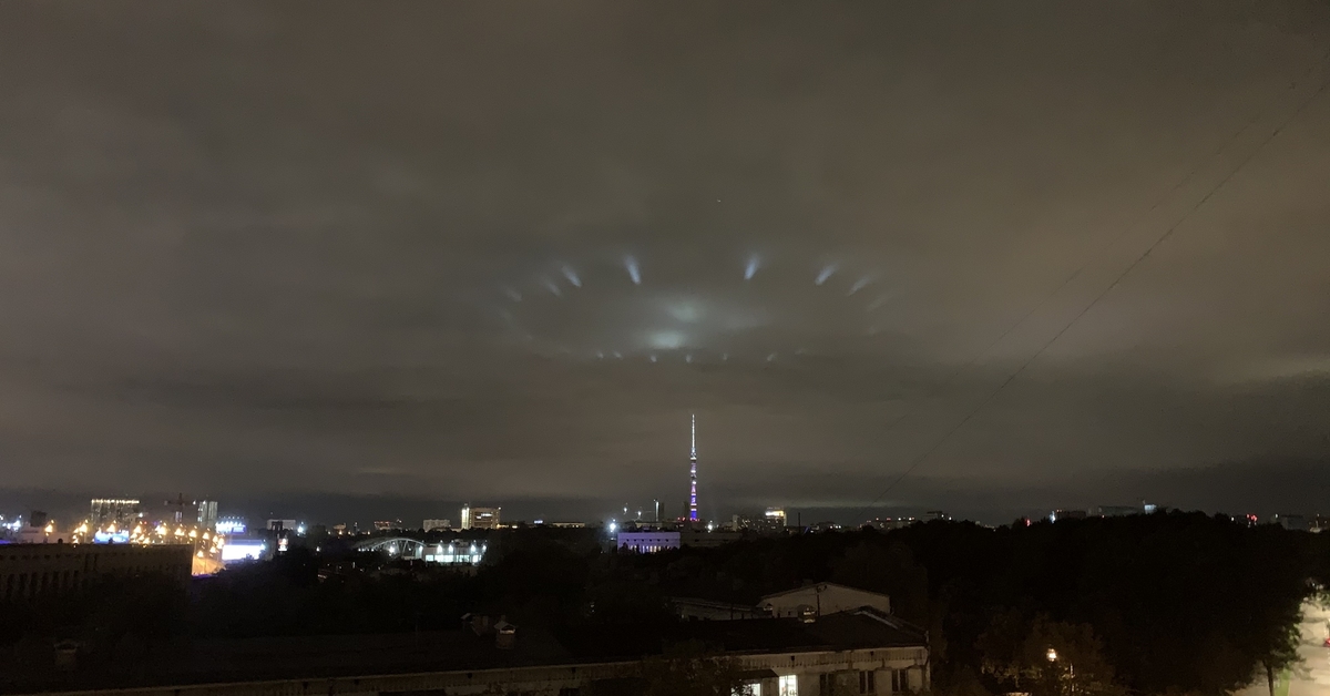 Ночь 20 июня. НЛО над Москвой 2020. Летающая тарелка над Москвой 26.03.2020 Семеновская. НЛО над Москвой 2021. НЛО В небе над Москвой.