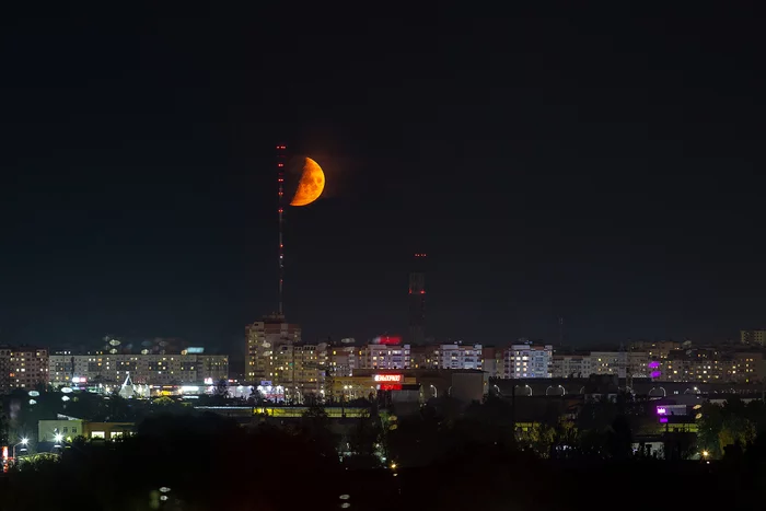 Lunar sail on the TV tower - My, Pskov, moon, Town, Night