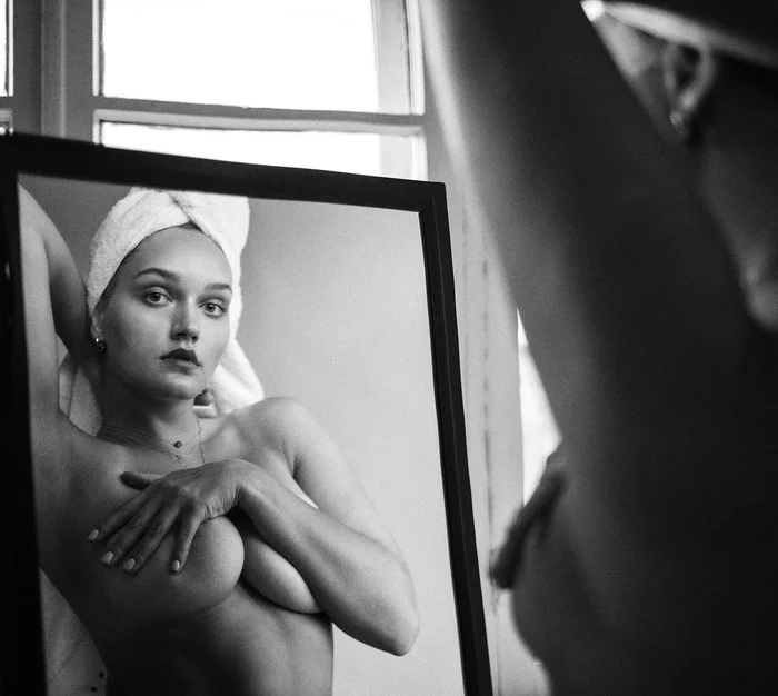 Alina. 2020 - NSFW, My, Professional shooting, Mirror, Black and white photo, Beautiful girl, Boobs