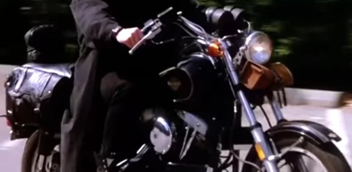 Help identify the make and model of a motorcycle - Fast, Moto, Motorcycles, Help me find, Movies of the 80s, Jackals