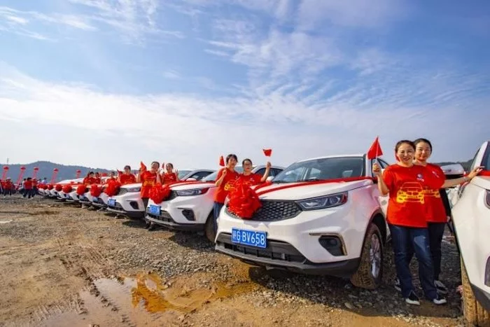 The company gave employees 4,116 new cars as a bonus - China, Auto, Prize, Presents