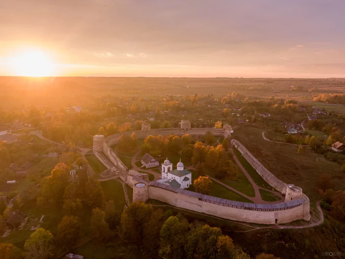 Golden autumn in Izborsk - My, Izborsk, Landscape, Travel across Russia, Longpost, Fortification