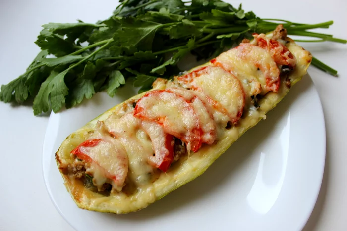 Zucchini boats with minced meat | Video recipe - My, Recipe, Video recipe, Zucchini, Video, Longpost, Cooking