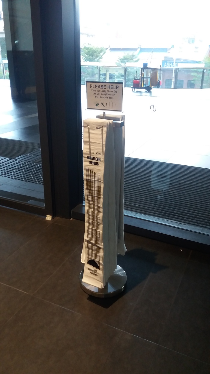 Уважайте труд уборщиц