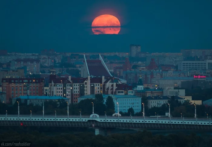 Full moon over Omsk - My, Omsk, The photo, Photographer, Alexey Golubev, Full moon, moon, Street photography, Landscape, Russia, Canon