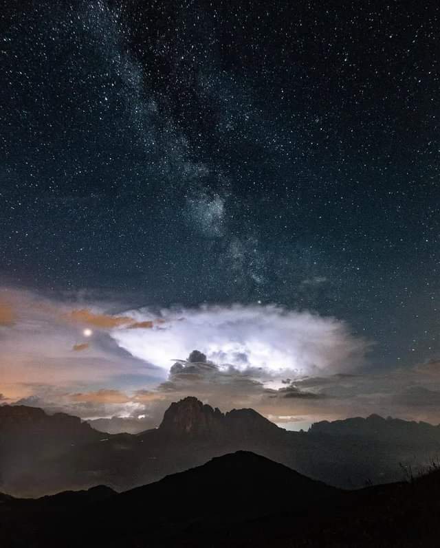 It's as if a portal is about to open... - Night, Starry sky, Clouds, Milky Way, Astrophoto, The mountains