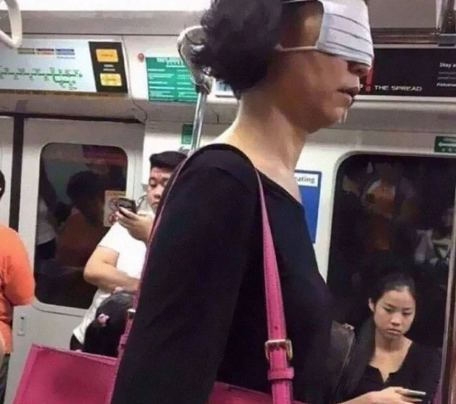 Забавные маски, которые можно встретить в метро во время коронавируса Коронавирус, Пандемия, Юмор, Метро, Люди, Длиннопост