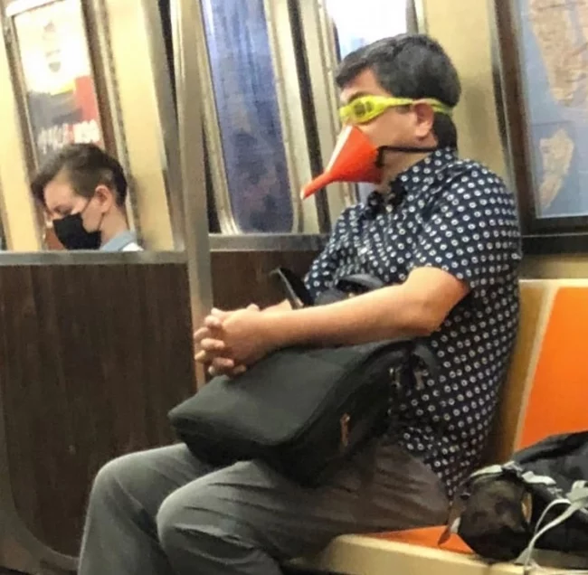 Забавные маски, которые можно встретить в метро во время коронавируса Коронавирус, Пандемия, Юмор, Метро, Люди, Длиннопост
