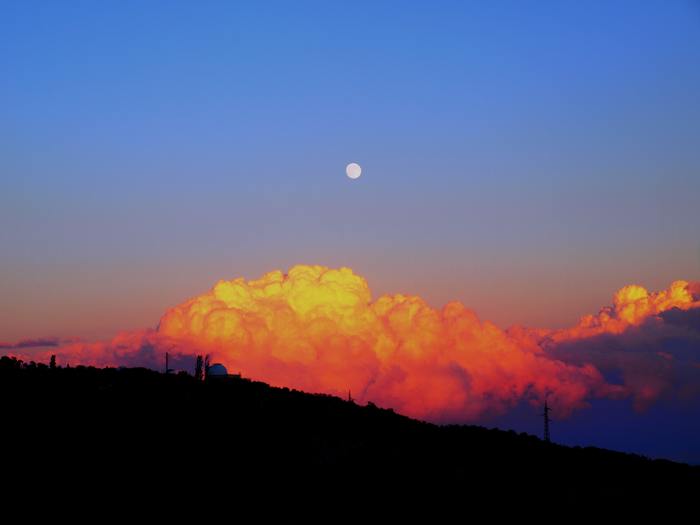 Sunset over the Simeiz Observatory - My, Sunset, Observatory, Simeiz, Crimea, Clouds, The photo