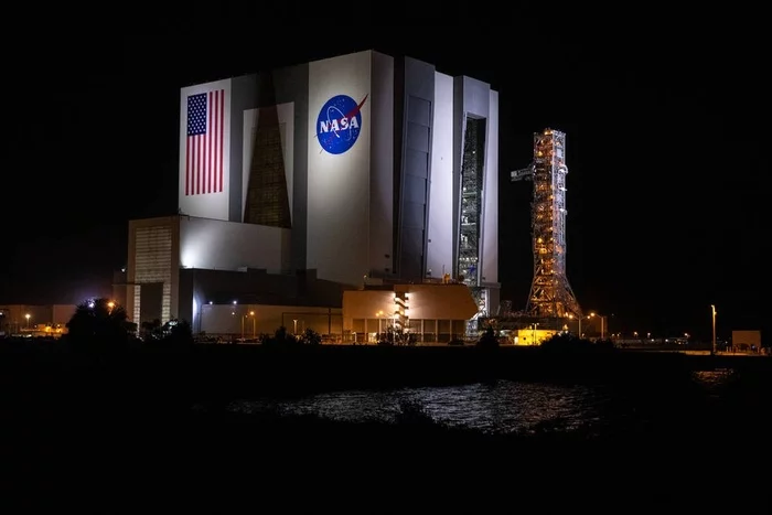 Mobile launcher prepares for launch of lunar mission - NASA, Artemis (space program), moon, Space, Sls